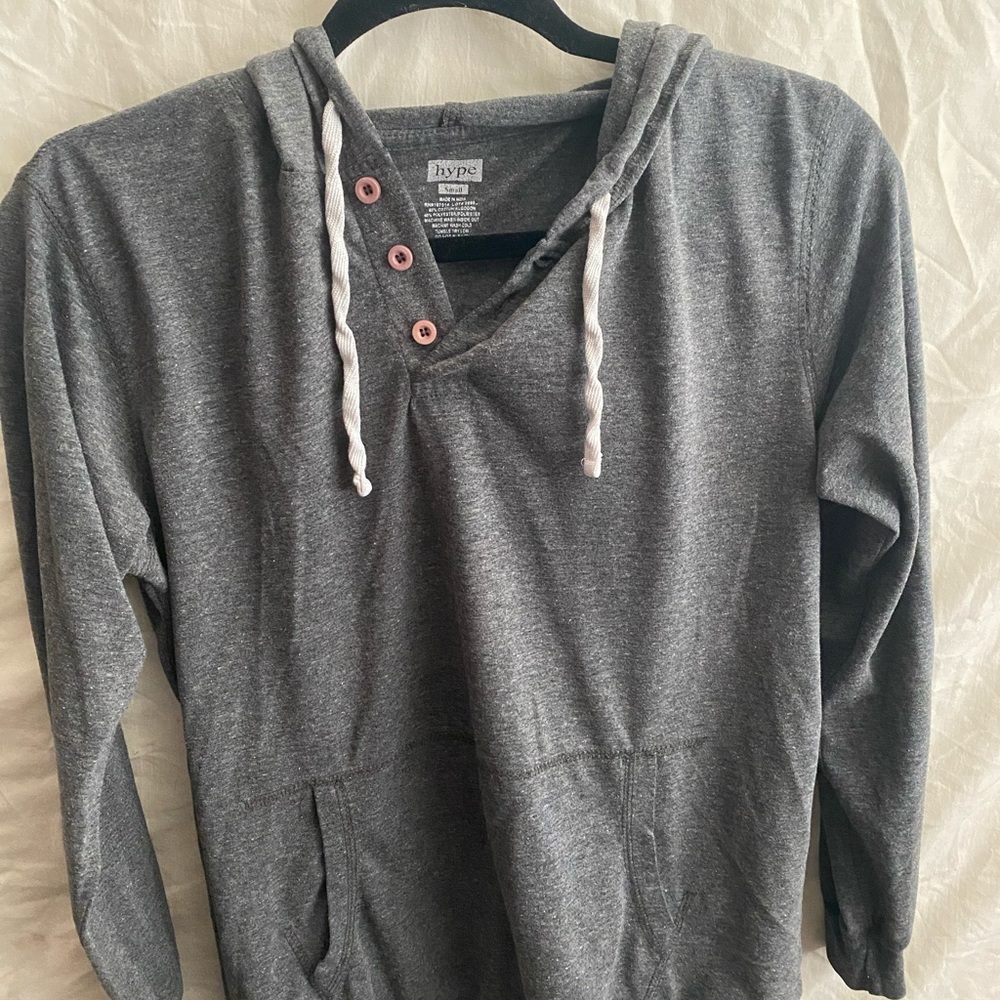 gray sweatshirt